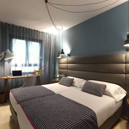 Hotel Pamplona Plaza Екстер'єр фото