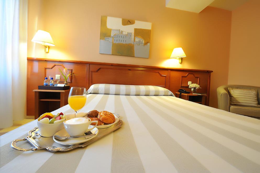 Hotel Pamplona Plaza Номер фото