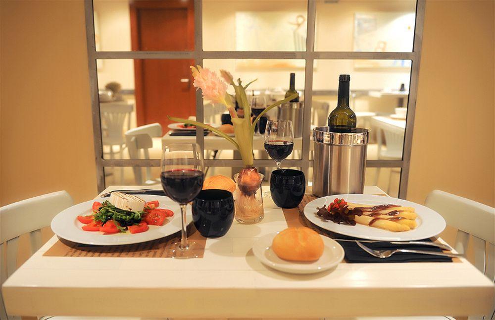Hotel Pamplona Plaza Екстер'єр фото