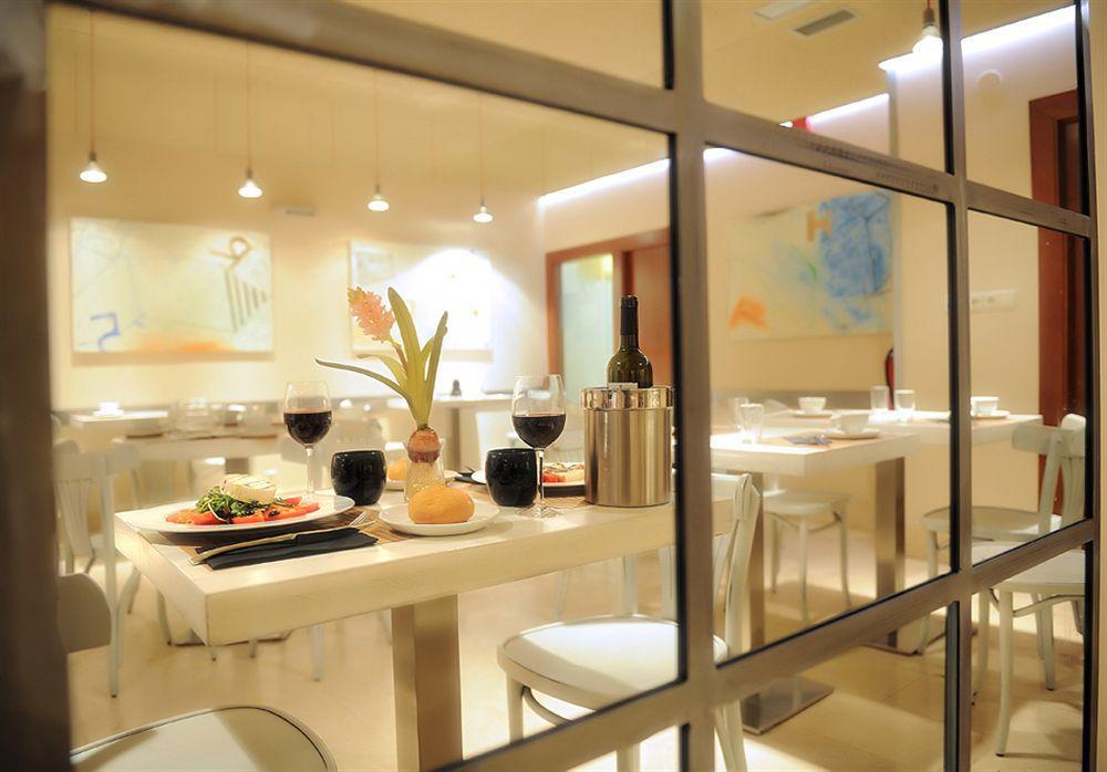 Hotel Pamplona Plaza Екстер'єр фото