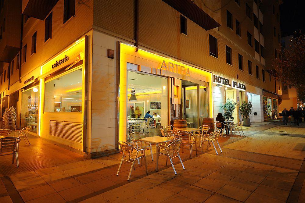 Hotel Pamplona Plaza Екстер'єр фото