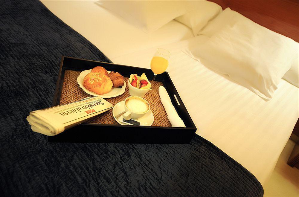 Hotel Pamplona Plaza Екстер'єр фото