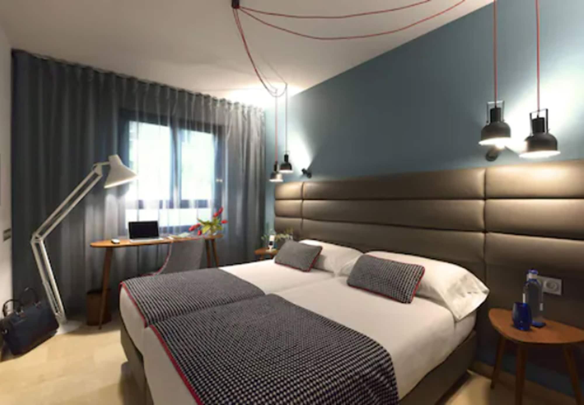 Hotel Pamplona Plaza Екстер'єр фото