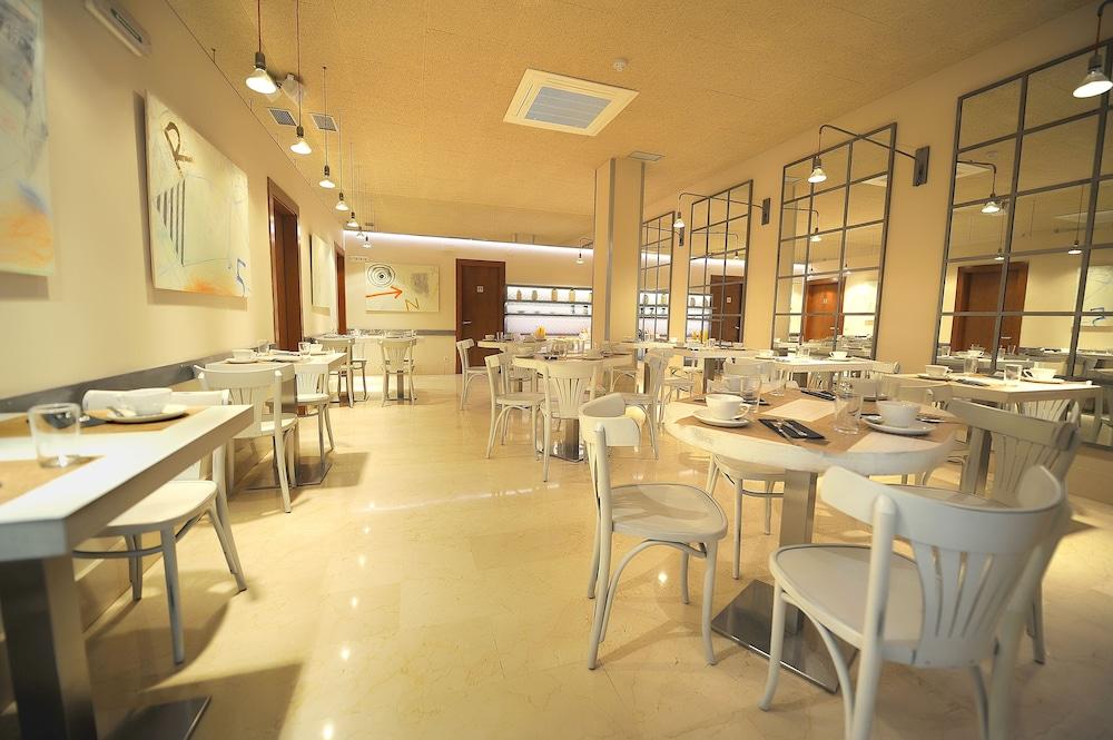 Hotel Pamplona Plaza Екстер'єр фото