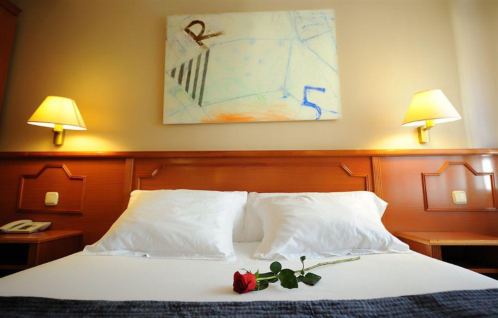 Hotel Pamplona Plaza Екстер'єр фото