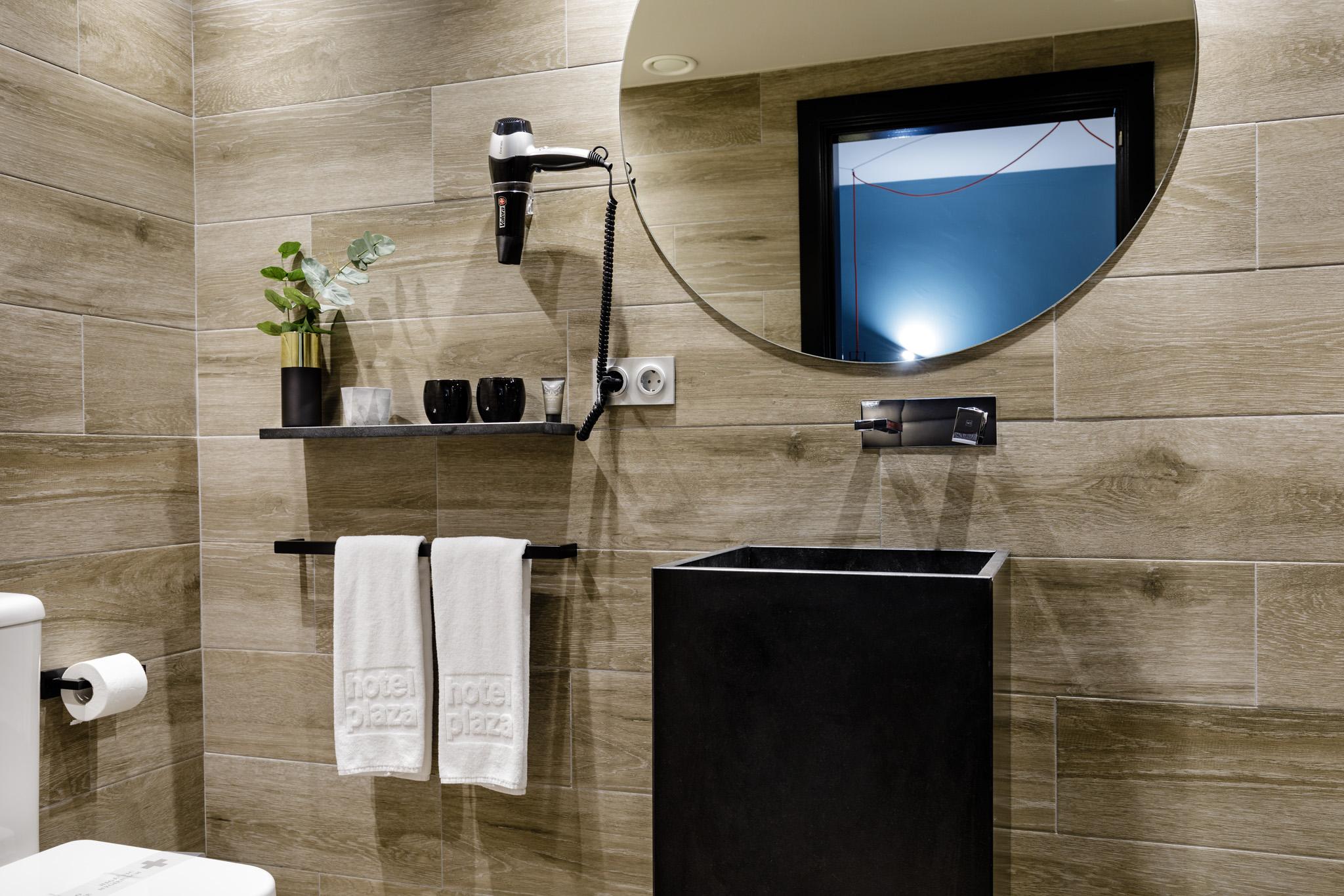 Hotel Pamplona Plaza Екстер'єр фото