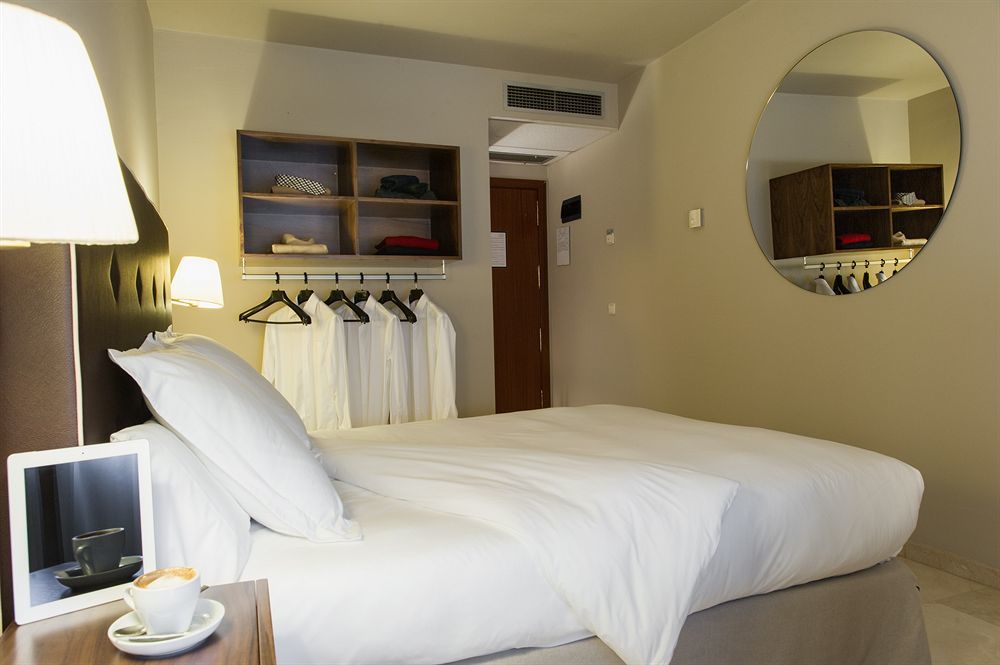 Hotel Pamplona Plaza Екстер'єр фото