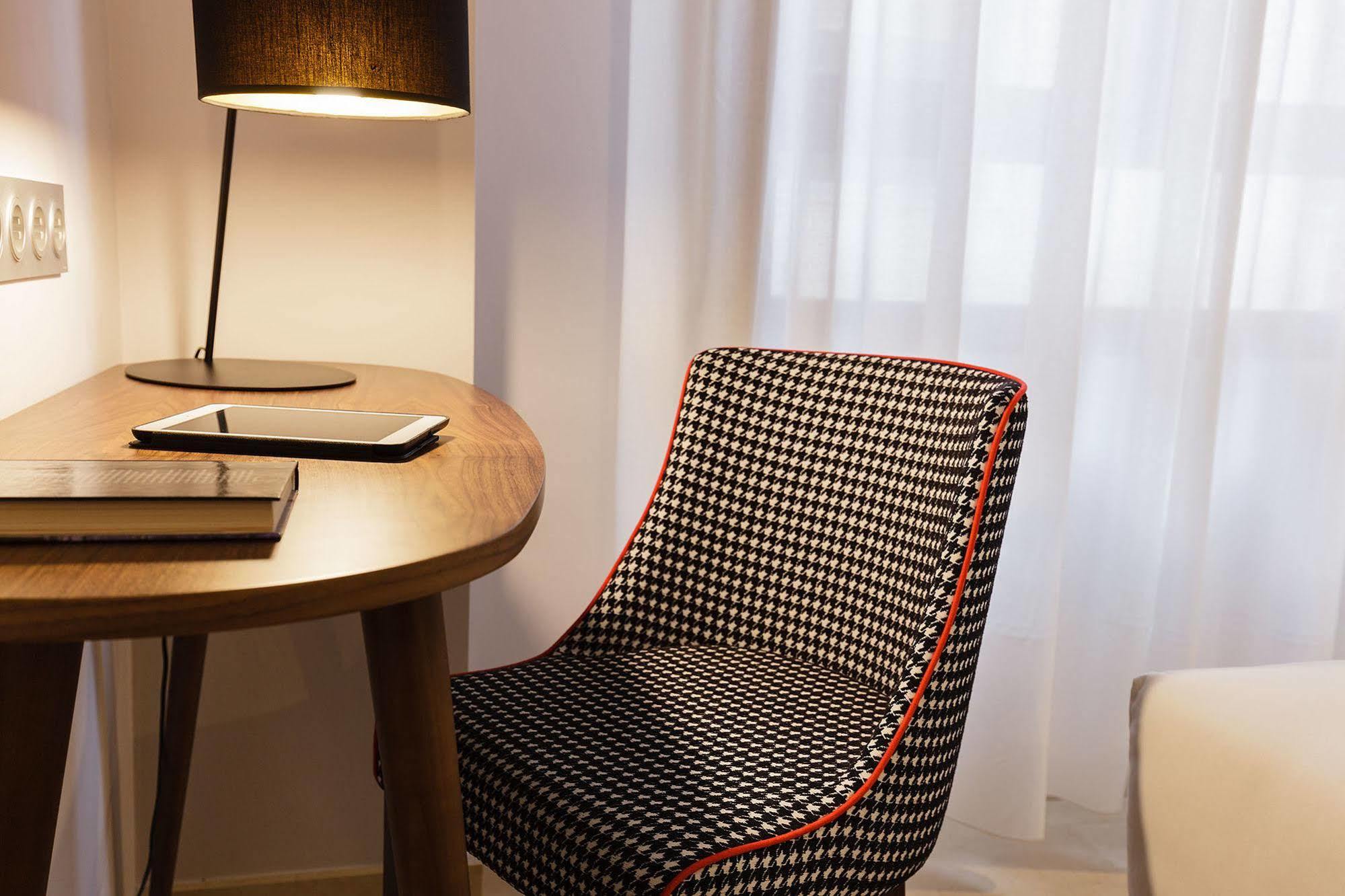 Hotel Pamplona Plaza Екстер'єр фото
