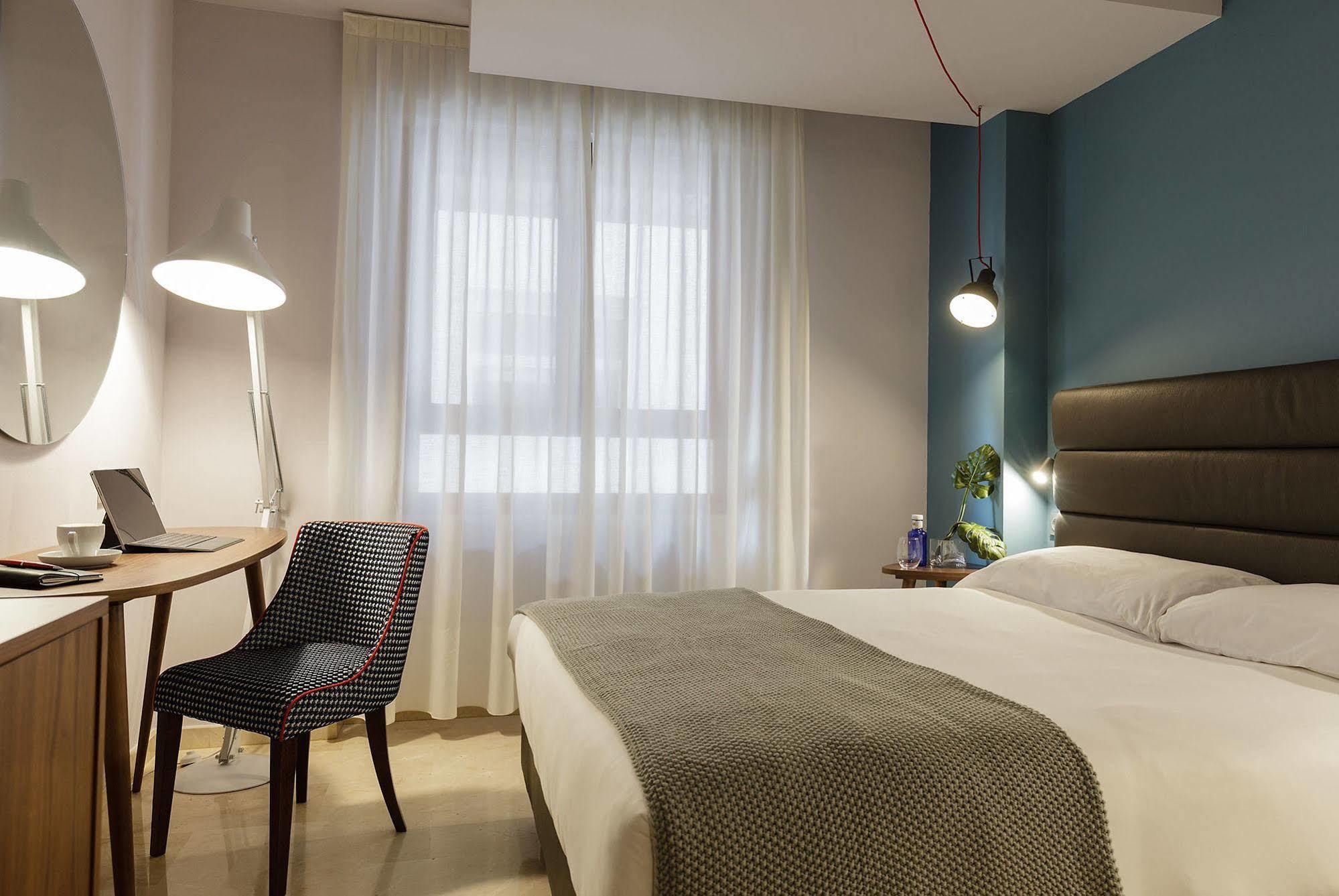 Hotel Pamplona Plaza Екстер'єр фото