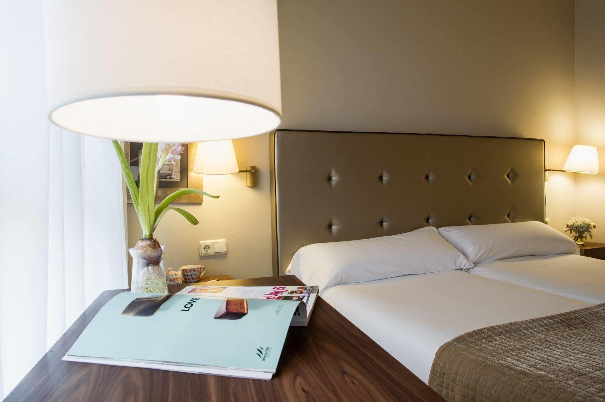 Hotel Pamplona Plaza Екстер'єр фото