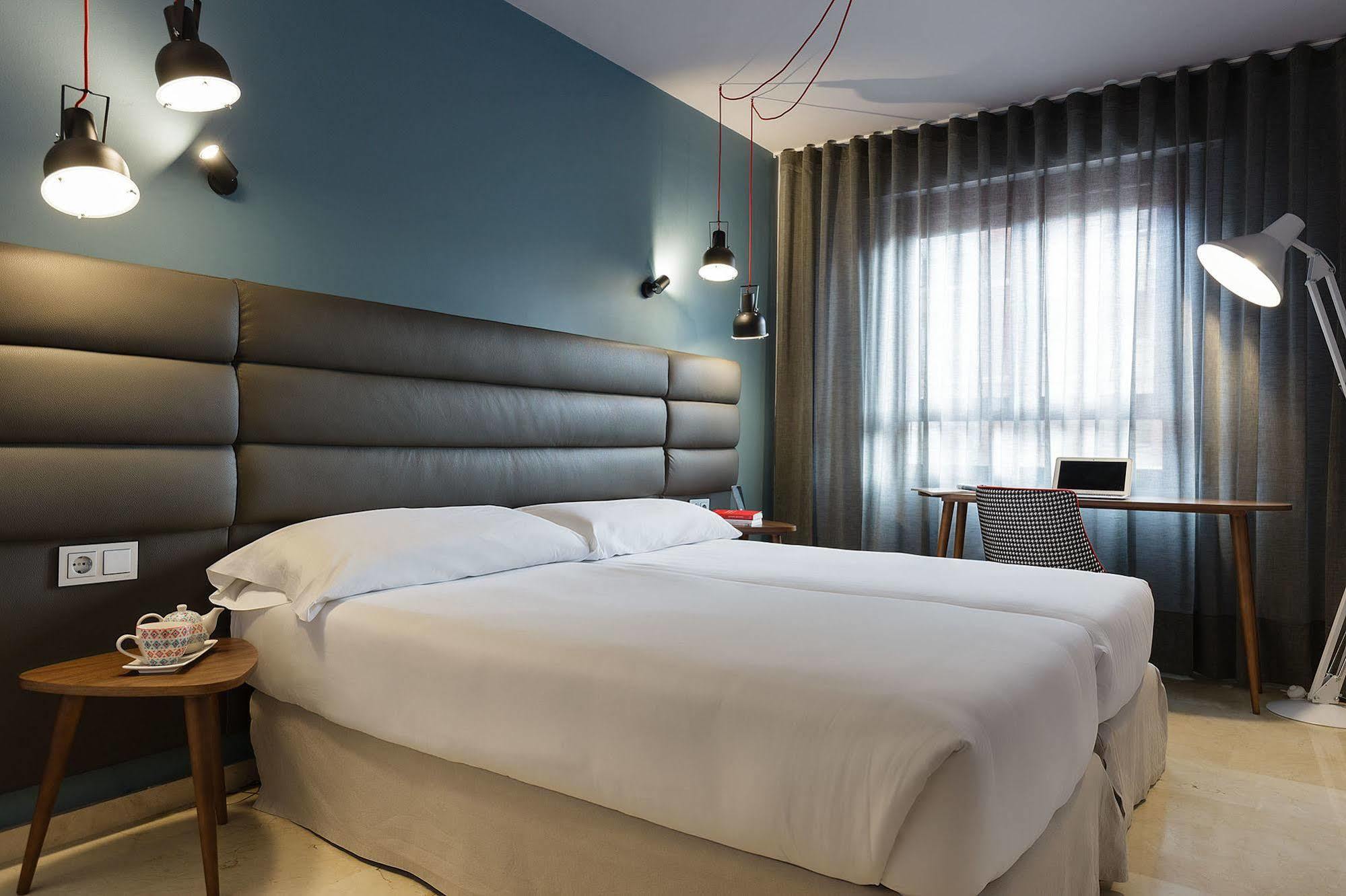 Hotel Pamplona Plaza Екстер'єр фото