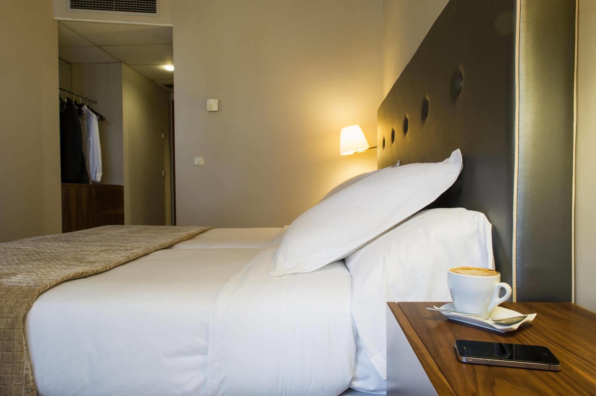 Hotel Pamplona Plaza Екстер'єр фото