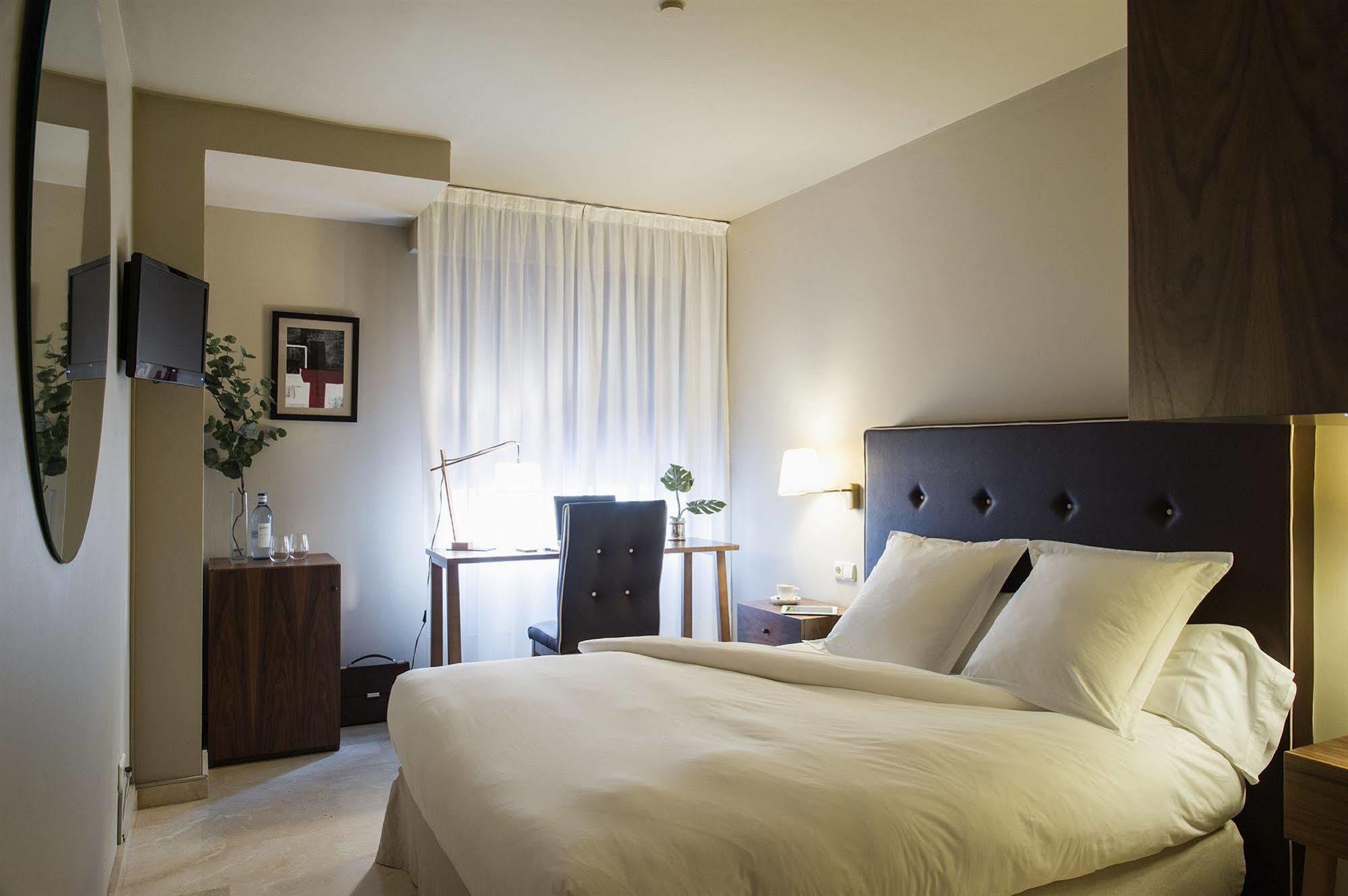 Hotel Pamplona Plaza Екстер'єр фото