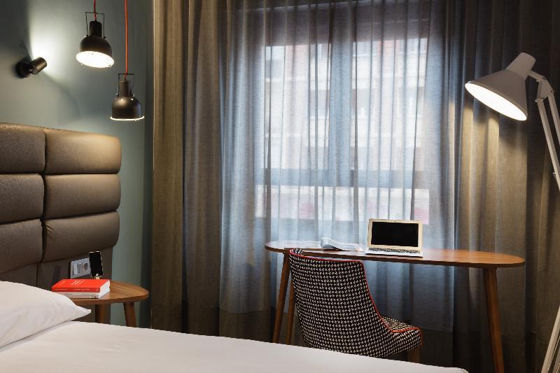 Hotel Pamplona Plaza Екстер'єр фото
